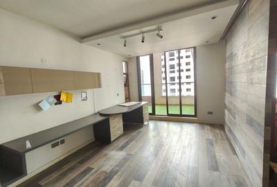 4 Bed Apartment with En Suite at Parklands - 2