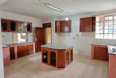 5 Bed House with En Suite in Karen - 2