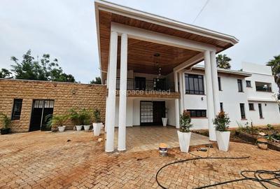 5 Bed House with Garden at Old Runda - 2