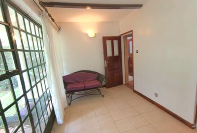 2 Bed House with En Suite in Hill View - 2