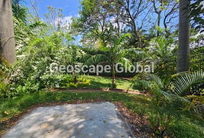 5 Bed House with En Suite in Runda - 2