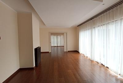 5 Bed Townhouse with En Suite in Lavington - 3