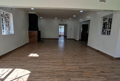 5 Bed House with En Suite in Garden Estate