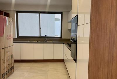 2 Bed Apartment with En Suite in Westlands Area