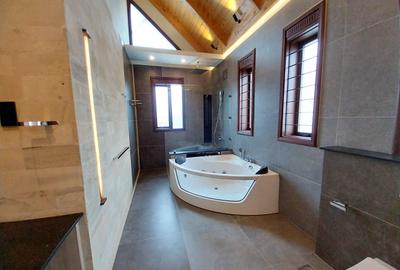 4 Bed House with Swimming Pool in Runda