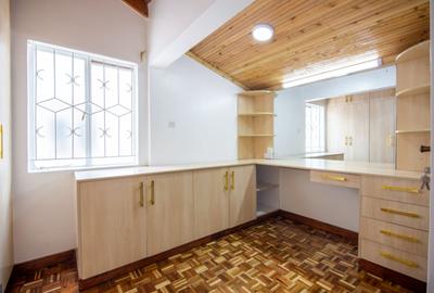 4 Bed House with En Suite in Lavington - 3