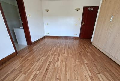 5 Bed Townhouse with En Suite at Runda - 2