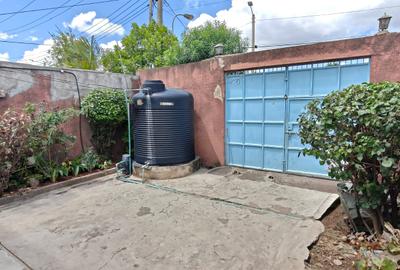 3 Bed House with En Suite in Donholm - 2