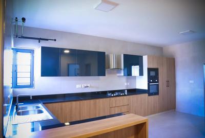 4 Bed Townhouse with En Suite at Wilson Airport Road - 3