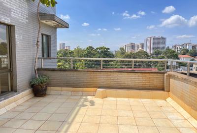 2 Bed Apartment with En Suite in Lavington