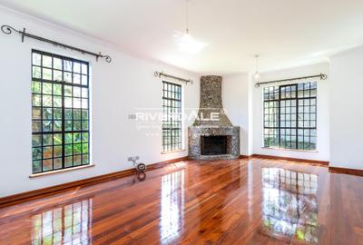 4 Bed Villa with En Suite in Westlands Area