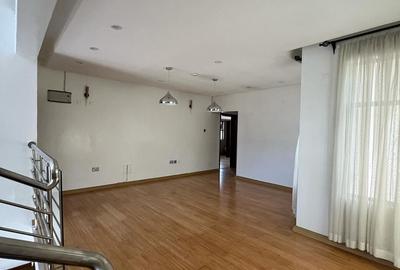 5 Bed Townhouse with En Suite in Lavington