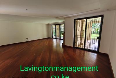 5 Bed Villa with En Suite at Lavington Green