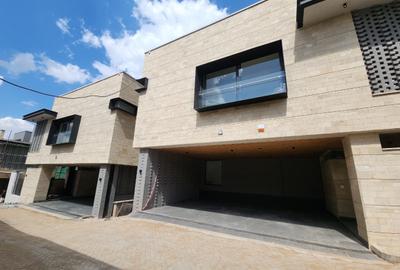 5 Bed Villa with En Suite in Westlands Area - 3