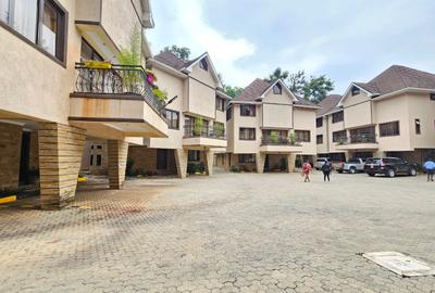 5 Bed Villa with En Suite in Lavington