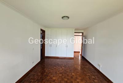 4 Bed House with En Suite in Rosslyn - 3