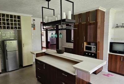4 Bed House with En Suite at Kerarapon