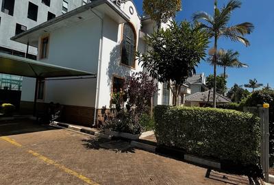 4 Bed Townhouse with En Suite at Lavington Mall - 2