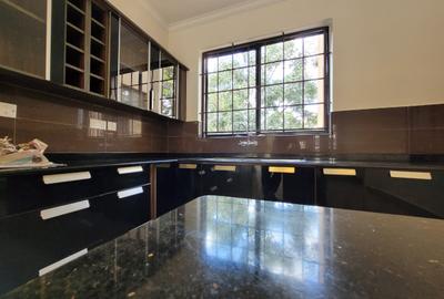 3 Bed Apartment with En Suite in Westlands Area - 4