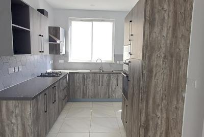 2 Bed Apartment with En Suite at Terrace Close - 4