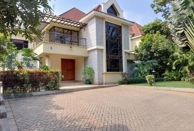 5 Bed Townhouse with En Suite in Lavington