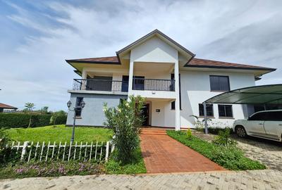 5 Bed House with En Suite in Runda