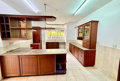 5 Bed Townhouse with En Suite at Rosslyn Lone Tree - 3