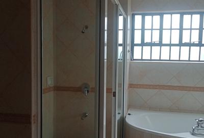 4 Bed Townhouse with En Suite in Kitisuru