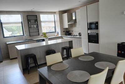 Serviced 2 Bed Apartment with En Suite at Isk - 4