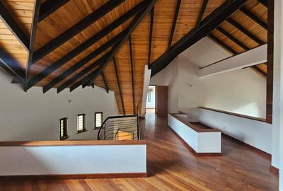 5 Bed House with En Suite in Runda