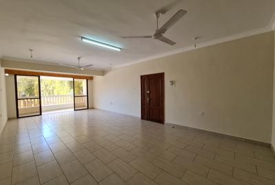 3 Bed Villa with En Suite in Nyali Area