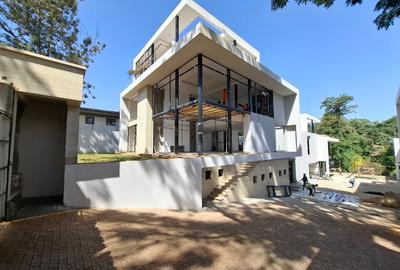 6 Bed Townhouse with En Suite in Lavington - 3