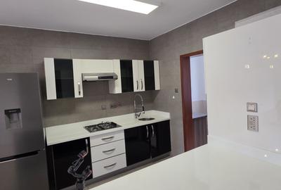Serviced 2 Bed Apartment with En Suite at Gatundu Road - 4