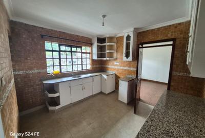 3 Bed Apartment with En Suite at Kichugu Road