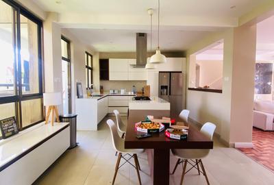 3 Bed Apartment with En Suite at Hatheru Road - 4