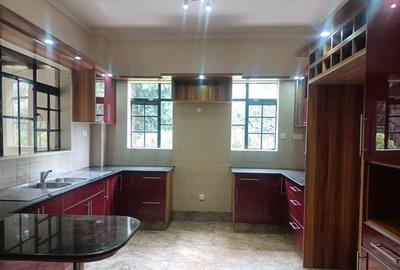 4 Bed Townhouse with En Suite in Kitisuru