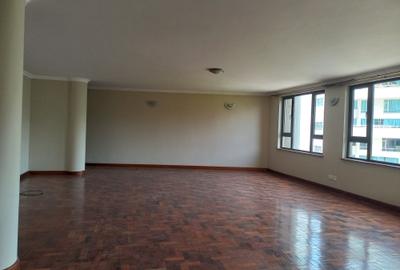3 Bed Apartment with En Suite in Riverside