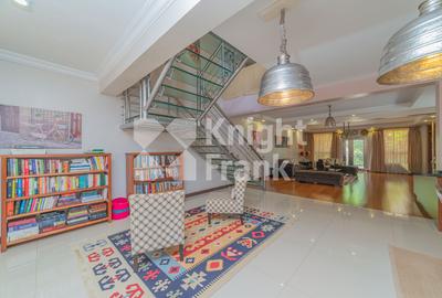 4 Bed Townhouse with En Suite in Hill View - 3