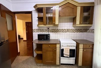 Furnished 2 Bed Apartment with En Suite in Brookside - 4