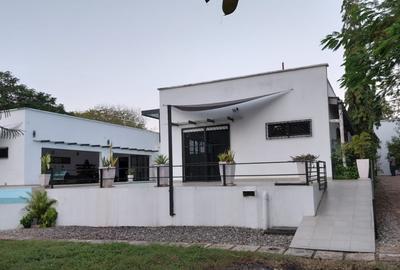 4 Bed House with En Suite in Watamu - 3