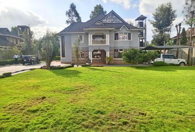 5 Bed House with En Suite at Garden Court Drive