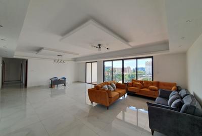 4 Bed Apartment with En Suite in Parklands - 2