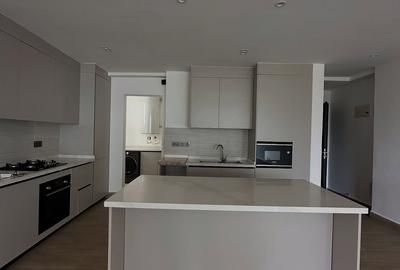 3 Bed Apartment with En Suite at Riverside Drive - 2