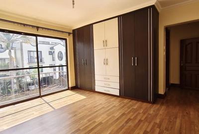 4 Bed Townhouse with En Suite in Brookside - 2