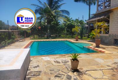 6 Bed Villa with En Suite in Nyali Area