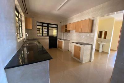 2 Bed Apartment with En Suite in Ruaka