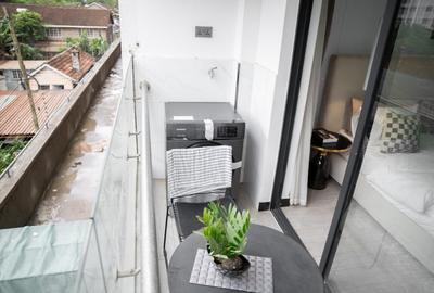 Serviced 2 Bed Apartment with En Suite at Kingara Rd