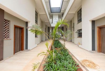 4 Bed Apartment with En Suite at Rosslyn - 2