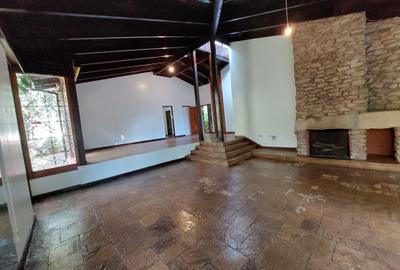 4 Bed House with En Suite at Lake View - 4
