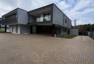 6 Bed House with En Suite in Nyari